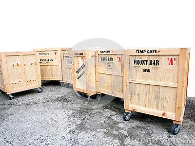 découvrez notre caisse de transport en bois, idéale pour le stockage et le transport de vos biens. conçue pour allier robustesse et esthétique, cette caisse est parfaite pour les artisans, les déménagements ou le stockage à domicile. optez pour une solution durable et pratique avec notre caisse en bois.