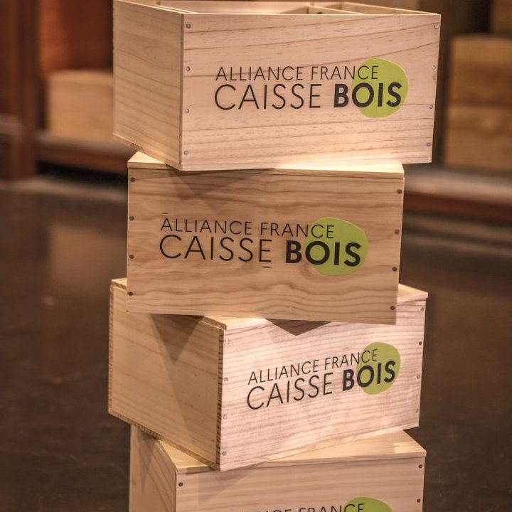 découvrez notre caisse en bois éco-responsable, alliant durabilité et design contemporain. idéale pour vos besoins de rangement ou de présentation, elle respecte l'environnement tout en apportant une touche authentique à votre intérieur.