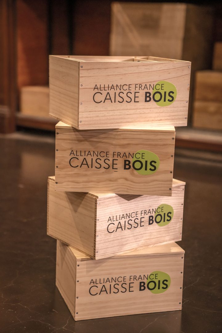 découvrez notre caisse en bois éco-responsable, alliant durabilité et design contemporain. idéale pour vos besoins de rangement ou de présentation, elle respecte l'environnement tout en apportant une touche authentique à votre intérieur.