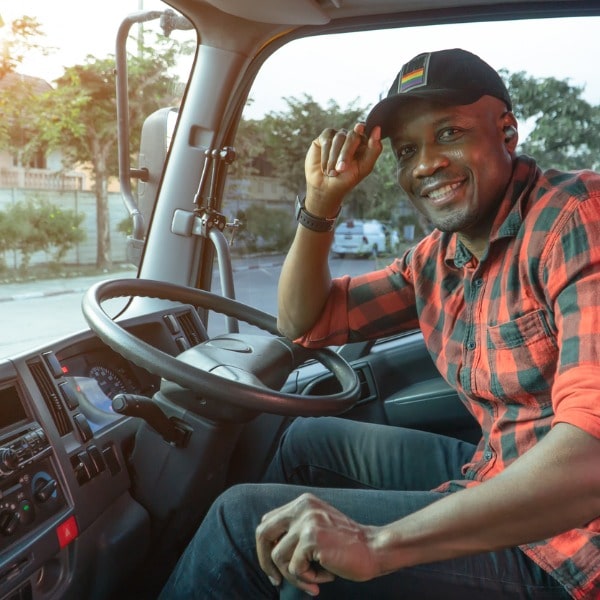 découvrez les étapes clés pour devenir chauffeur poids lourd : formation, permis, compétences nécessaires et opportunités de carrière. lancez votre aventure professionnelle sur les routes avec succès !