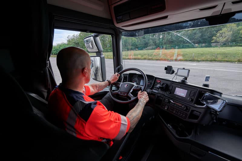 découvrez comment devenir transporteur routier, les étapes à suivre, les certifications nécessaires et les conseils pour réussir dans ce secteur en pleine croissance.