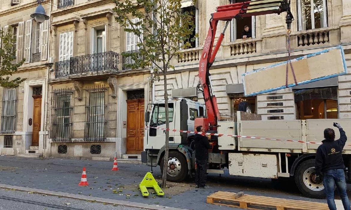 découvrez nos services spécialisés en transport d'objets lourds, garantissant sécurité et efficacité. que ce soit pour des équipements industriels ou des matériels de construction, notre équipe d'experts s'occupe de tout pour un déménagement sans stress.