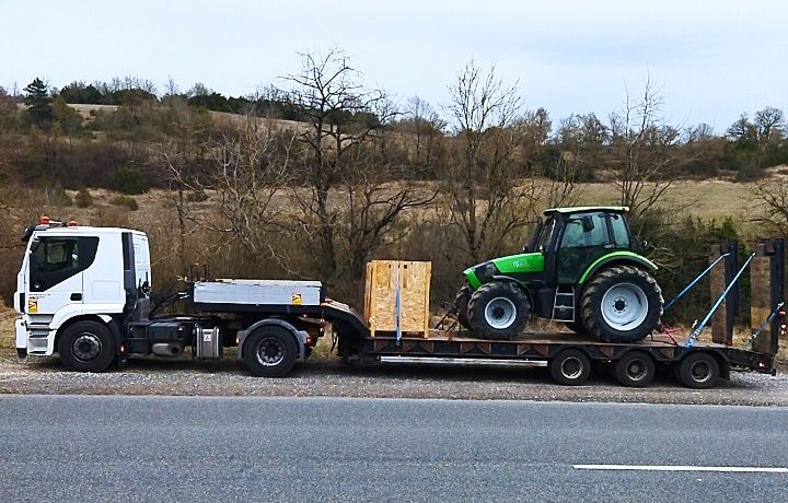 découvrez nos services de transport de tracteurs, assurant un déplacement sécurisé et efficace de vos machines agricoles. profitez d'un service fiable, adapté à vos besoins, pour un transport sans souci.