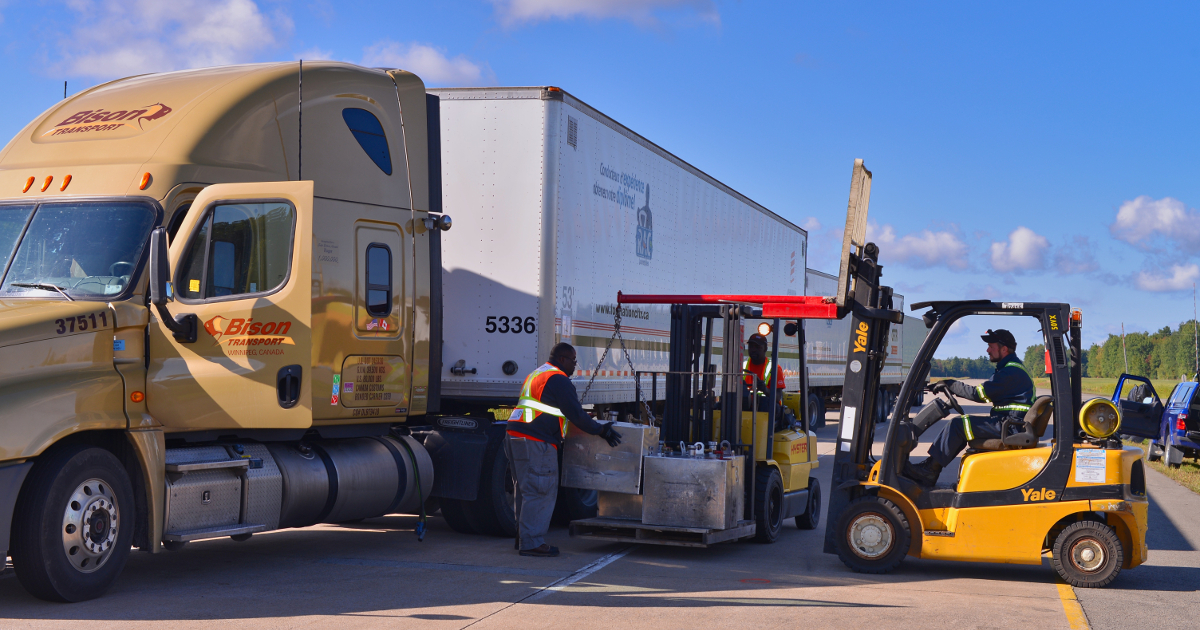 découvrez comment l'utilisation d'un élévateur peut révolutionner et accélérer vos opérations de transport, en optimisant le déplacement des marchandises et en améliorant l'efficacité logistique.