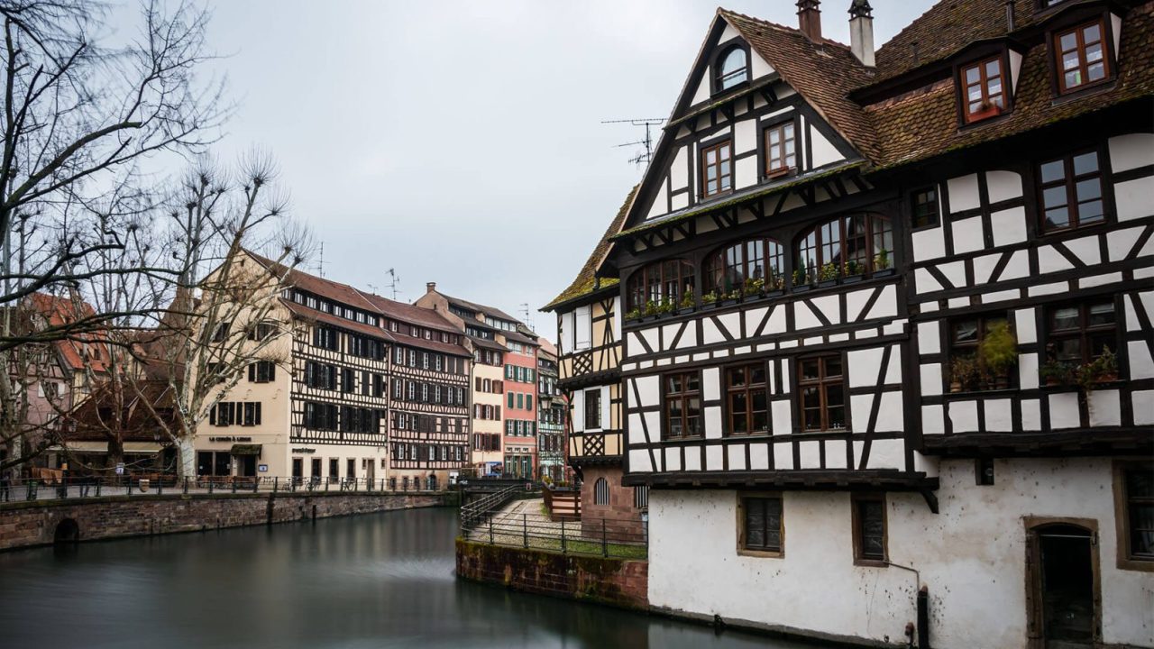 découvrez notre guide complet pour un déménagement réussi à strasbourg. obtenez des conseils pratiques, des astuces sur les meilleures périodes, des informations sur les services de déménagement locaux et tout ce qu'il faut savoir pour faciliter votre installation dans cette belle ville alsacienne.