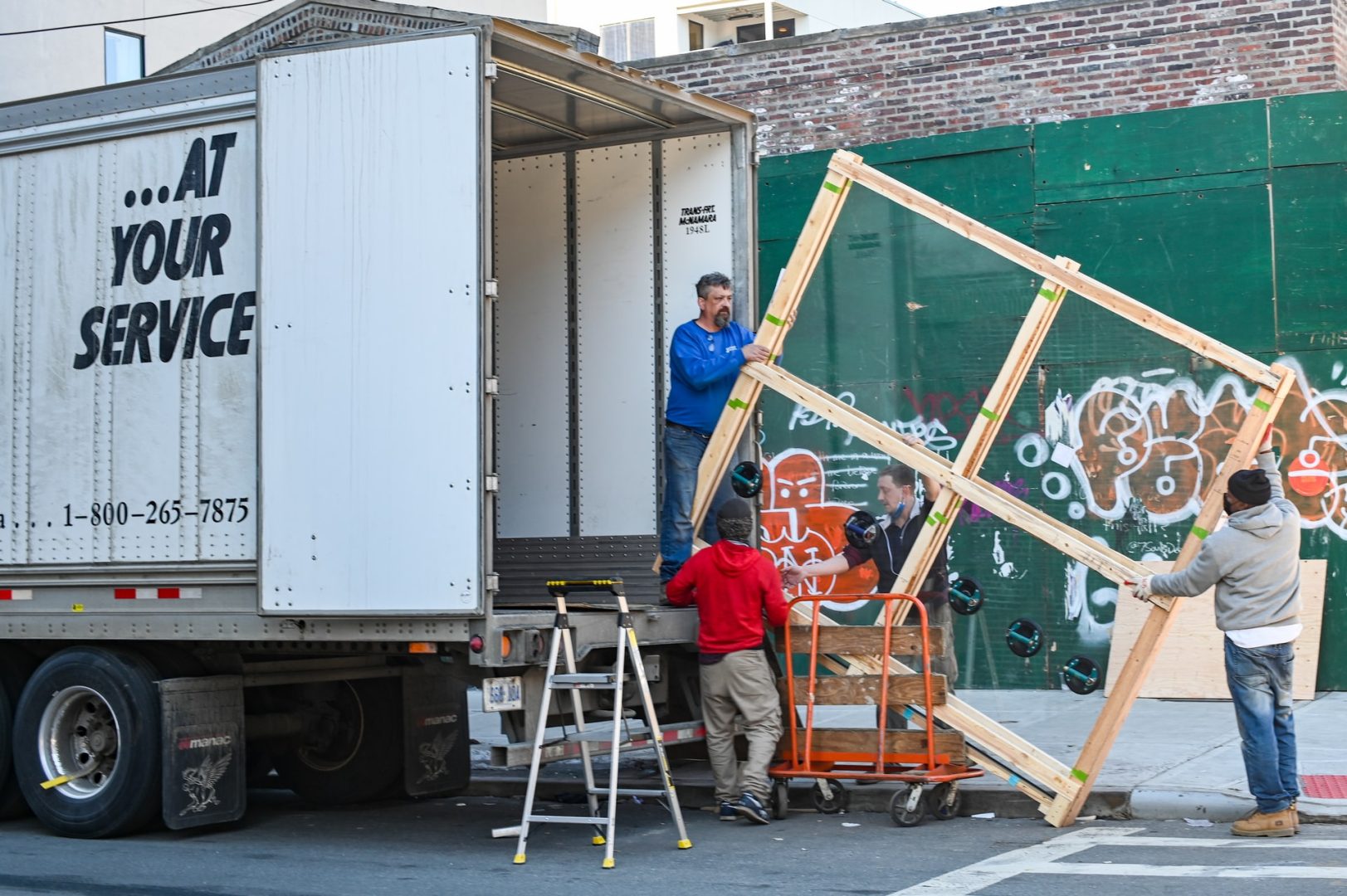 découvrez nos services de transport routier spécialisés dans le déménagement. nous vous offrons des solutions fiables et adaptées pour un déménagement sans stress, en garantissant la sécurité de vos biens tout au long du trajet.