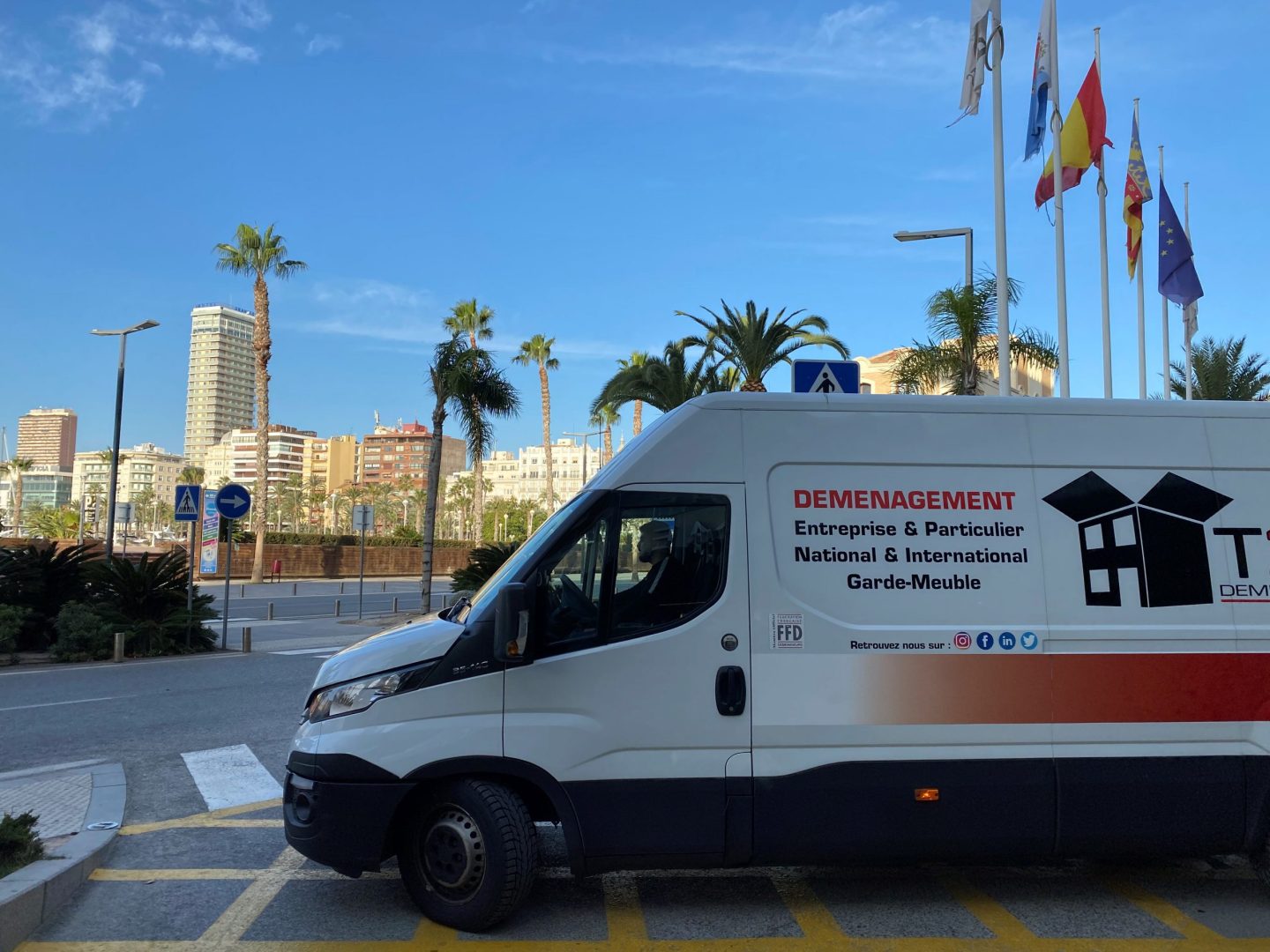 découvrez nos services de déménagement en espagne pour un transfert sans stress et efficace. profitez de conseils professionnels, d'une logistique adaptée et d'un accompagnement personnalisé pour réussir votre relocation en toute sérénité.