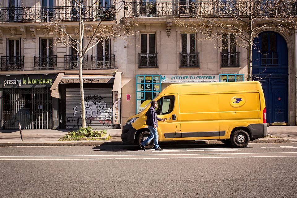 découvrez comment gérer les situations de colis brisés par des particuliers. trouvez des conseils pratiques, des recours possibles et les conseils pour prévenir les dommages à vos envois.