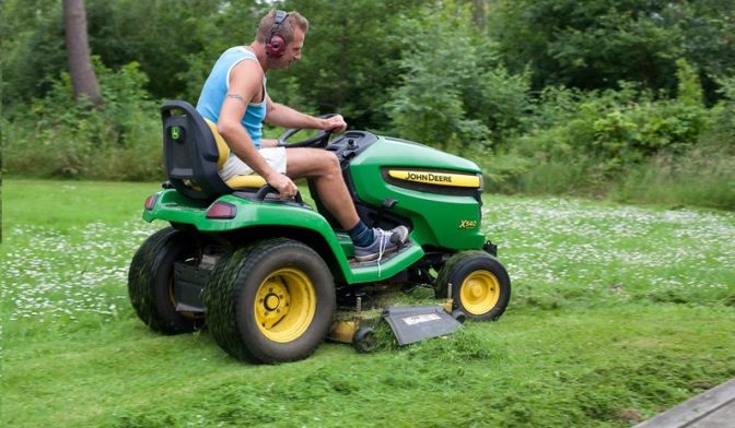 découvrez notre sélection des meilleures marques de tracteurs tondeuses qui allient performance, durabilité et confort d'utilisation. faites le bon choix pour un jardin parfaitement entretenu.