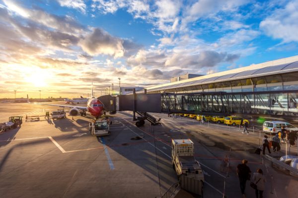 découvrez nos services de déménagement aéroportuaire, garantissant un transport rapide et sécurisé de vos biens depuis et vers les aéroports. profitez d'une expertise professionnelle adaptée à vos besoins spécifiques pour un déménagement sans stress.