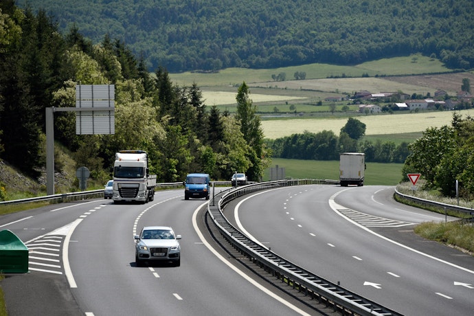 découvrez les enjeux majeurs du secteur routier, incluant la sécurité, l'impact environnemental, l'innovation technologique et le développement durable. plongez dans les défis actuels et les perspectives d'avenir de cette industrie essentielle.