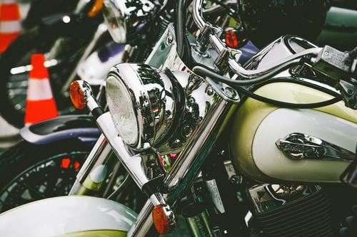 découvrez tout ce qu'il faut savoir sur les prix de transport de moto. comparez les offres, trouvez les meilleures options pour déplacer votre deux-roues en toute sécurité et à moindre coût.