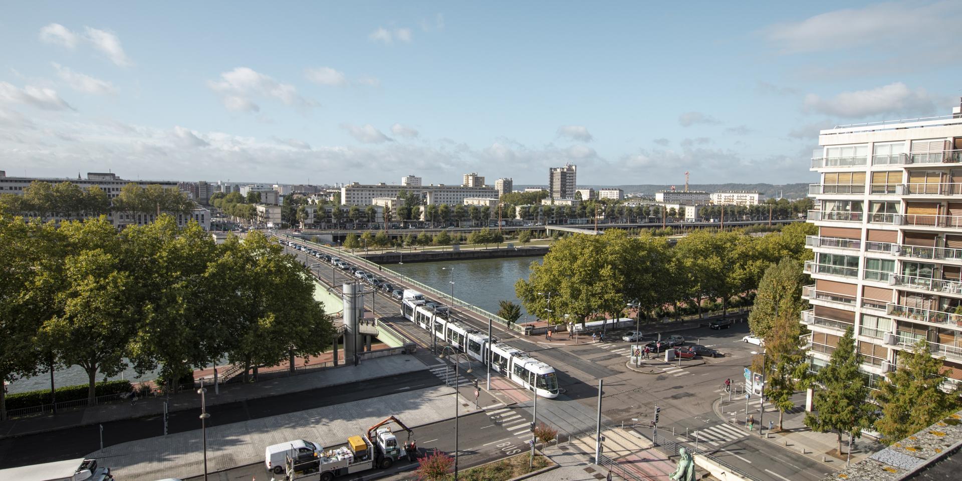 découvrez nos services de transport à rouen, offrant des solutions fiables et efficaces pour vos besoins en logistique. que ce soit pour des déménagements, des livraisons ou des transports spécifiques, notre équipe est dédiée à vous fournir un service de qualité adapté à vos attentes.