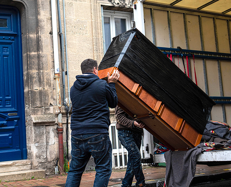 découvrez nos services de déménagement à bordeaux, adaptés à tous vos besoins. profitez d'une expérience sécurisée et sans stress, avec des professionnels compétents prêts à vous accompagner à chaque étape de votre déménagement. contactez-nous pour un devis gratuit.