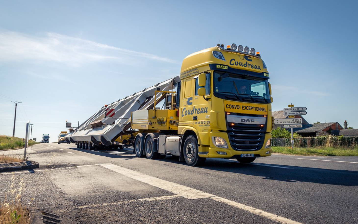 découvrez tout ce qu'il faut savoir sur les transports routiers en france : réseaux, services, innovations et tendances. explorez les avantages du transport routier pour vos déplacements et livraisons.