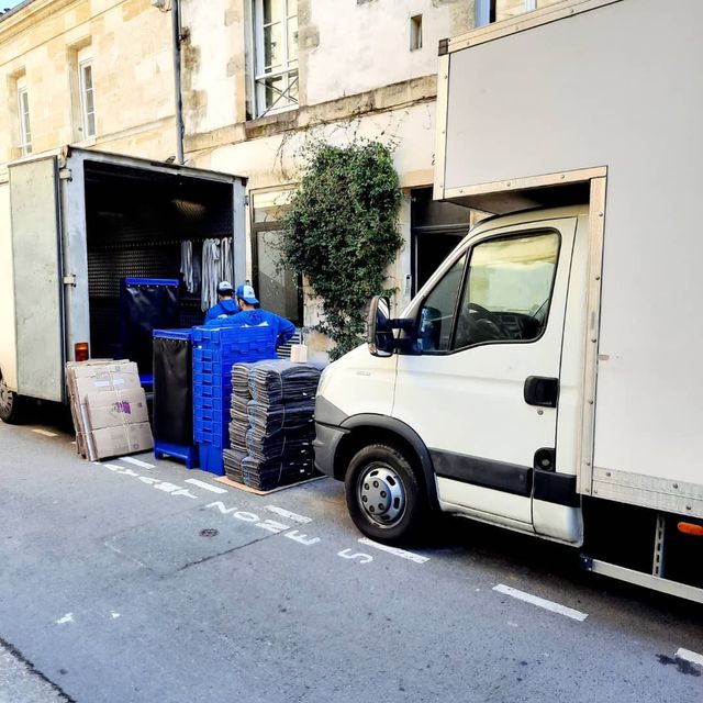 découvrez les avantages d'utiliser une camionnette pour votre déménagement : gain de temps, coût réduit, flexibilité dans le transport de vos biens, et facilité de stationnement. optimisez votre expérience de déménagement en choisissant le bon véhicule pour vos besoins.