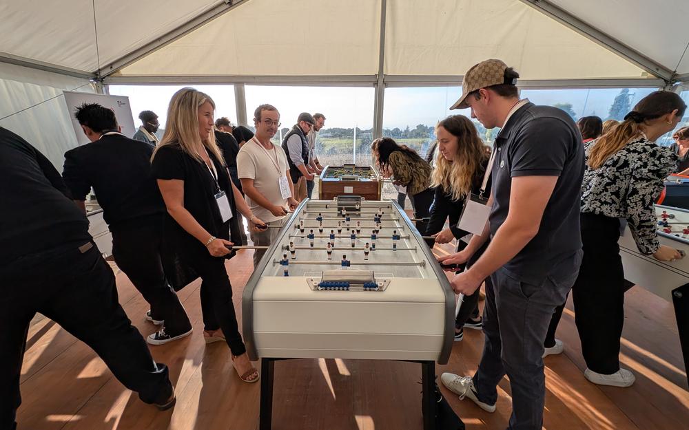 découvrez comment intégrer un babyfoot en entreprise pour améliorer la convivialité et la cohésion d'équipe. offrez à vos employés une pause ludique qui favorise le bien-être au travail et stimule la créativité!