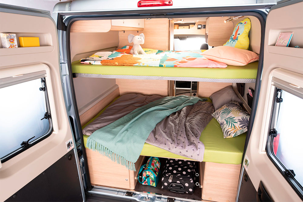 découvrez notre sélection de camions lits, un mobilier astucieux alliant confort et style. parfait pour optimiser l'espace dans la chambre de vos enfants, ces lits en forme de camion stimuleront l'imagination des petits tout en offrant un sommeil de qualité. explorez nos modèles variés pour trouver celui qui s'adaptera parfaitement à votre intérieur.