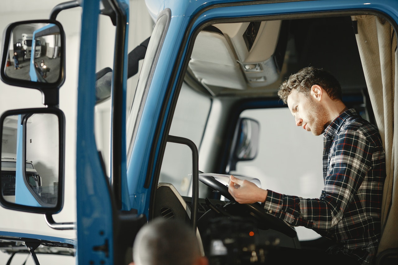 découvrez nos services de chauffeur déménagement professionnels pour un transport rapide et sécurisé de vos biens. profitez d'un service personnalisé et d'une équipe expérimentée pour rendre votre expérience de déménagement agréable et sans stress.