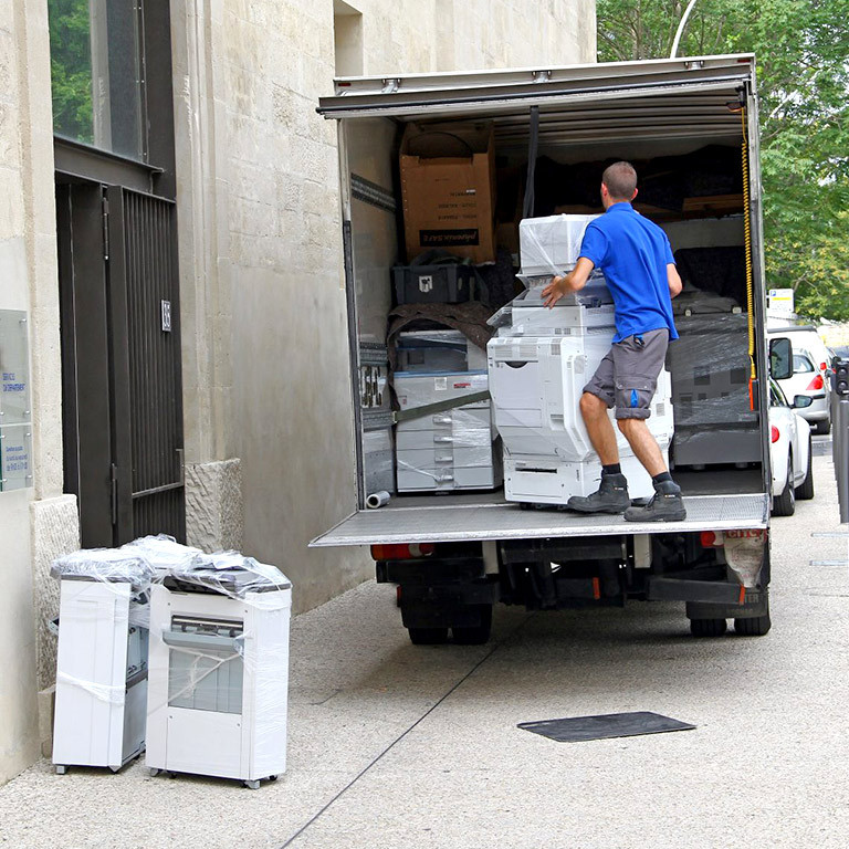 découvrez comment choisir le camion idéal pour votre déménagement. nos conseils vous aideront à sélectionner le bon type de véhicule adapté à vos besoins, que ce soit pour un déménagement local ou à longue distance. simplifiez votre déménagement avec le bon choix de camion.