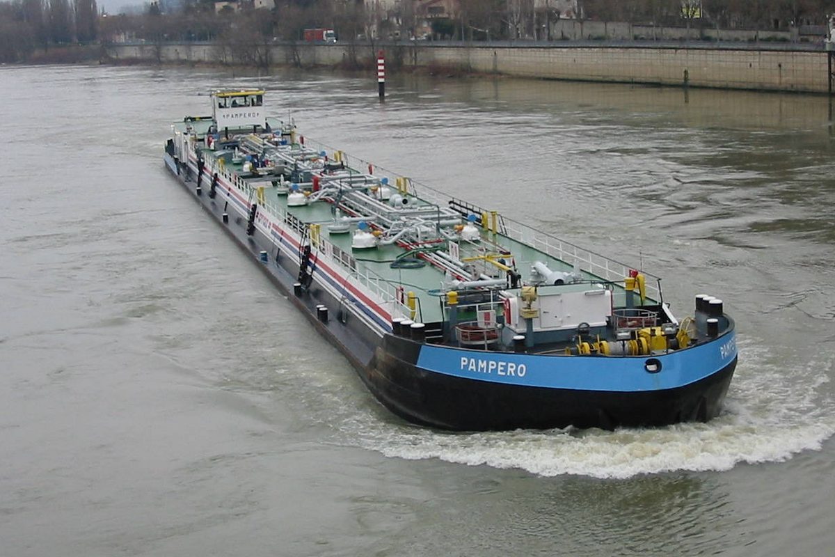 découvrez les avantages du choix du transport fluvial pour vos marchandises. optez pour une solution écologique, économique et efficace, tout en naviguant sur les plus belles voies navigables. explorez nos conseils pour optimiser vos livraisons et réduire votre empreinte carbone.