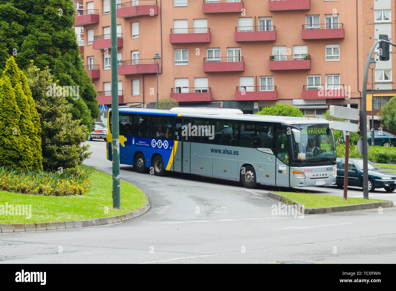 découvrez notre compagnie de bus en espagne, offrant un service de transport fiable et confortable à travers les plus belles destinations du pays. profitez de tarifs compétitifs, d'un réseau étendu et d'un service client attentive pour un voyage inoubliable en espagne.