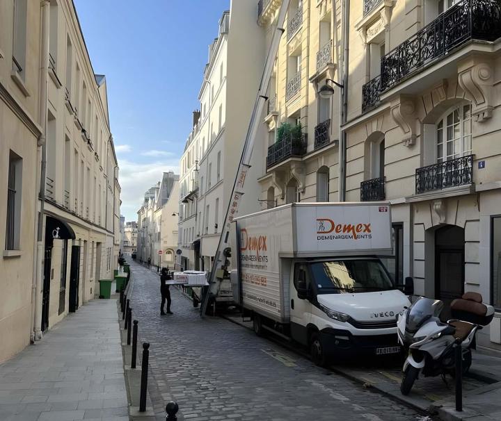 découvrez nos services de déménagement à paris, adaptés à tous vos besoins. profitez d'un transport fiable, rapide et sécurisé pour votre nouvelle habitation dans la capitale. demandez un devis gratuit dès aujourd'hui et facilitez votre déménagement.