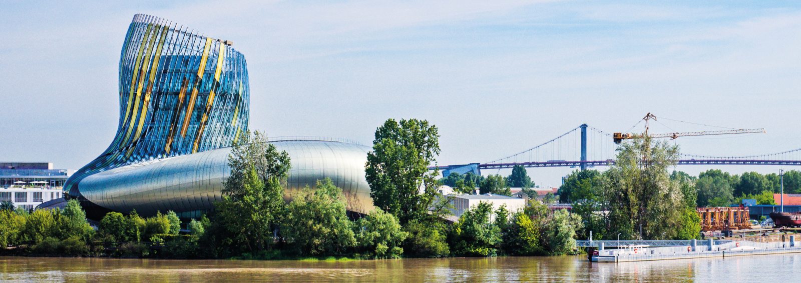 organisez votre déménagement de bordeaux à paris en toute sérénité. profitez de nos services professionnels pour un transport rapide et sécurisé de vos biens. simplifiez votre transition vers la capitale avec notre équipe expérimentée et dédiée.