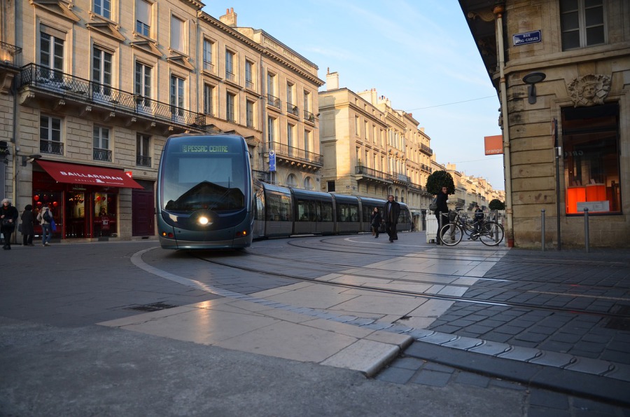 découvrez nos services de déménagement de bordeaux à paris. profitez d'un accompagnement professionnel et personnalisé pour un déménagement serein et efficace. simplifiez votre transition entre ces deux belles villes avec notre équipe d'experts.