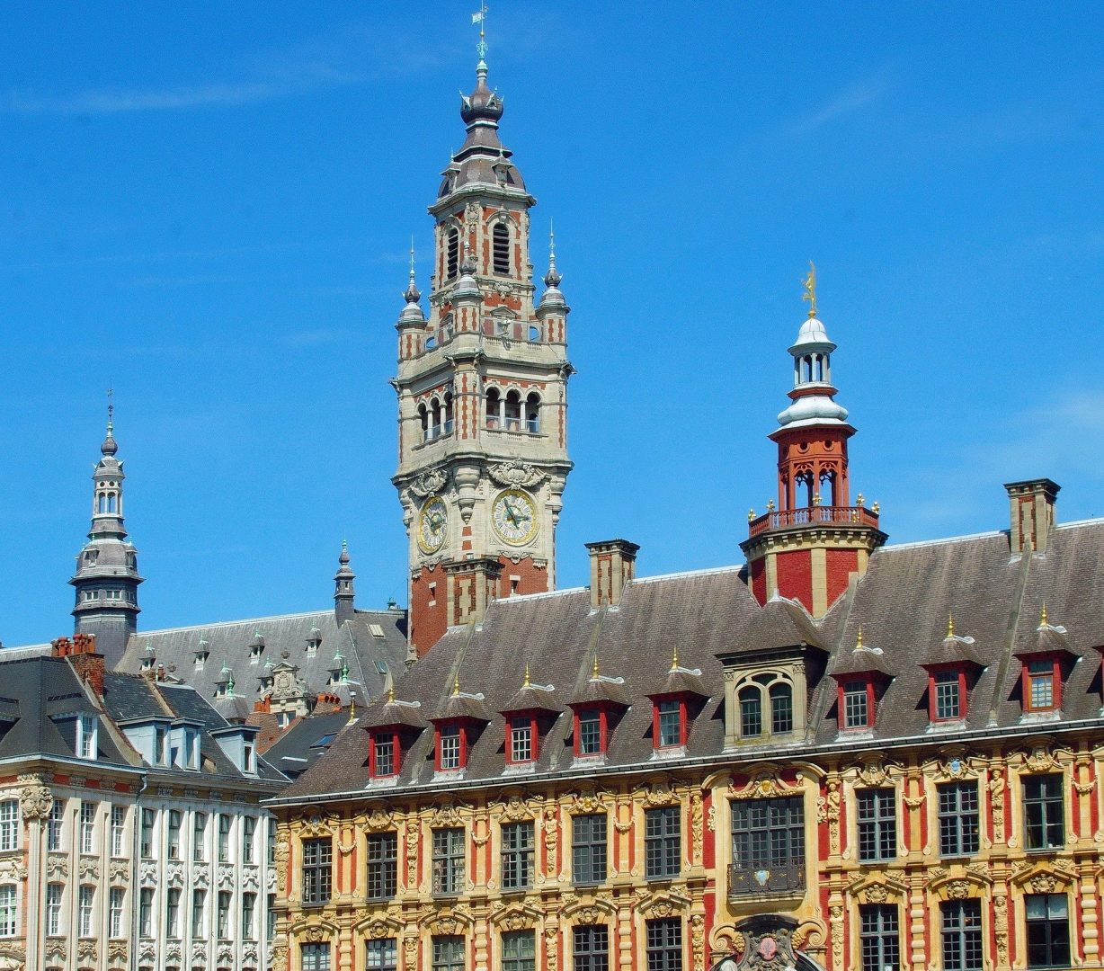 découvrez nos conseils pratiques pour un déménagement réussi à lille ! préparez-vous efficacement, choisissez les meilleures options de transport et profitez d'astuces pour une transition en douceur vers votre nouveau chez-vous.