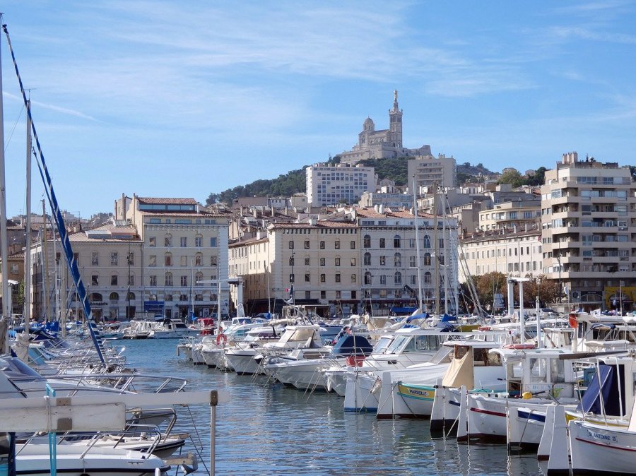 organisez votre déménagement de paris au havre en toute sérénité. découvrez nos conseils pratiques, services de transport et astuces pour un déménagement réussi. profitez d'une transition fluide vers votre nouvelle vie au bord de la mer.