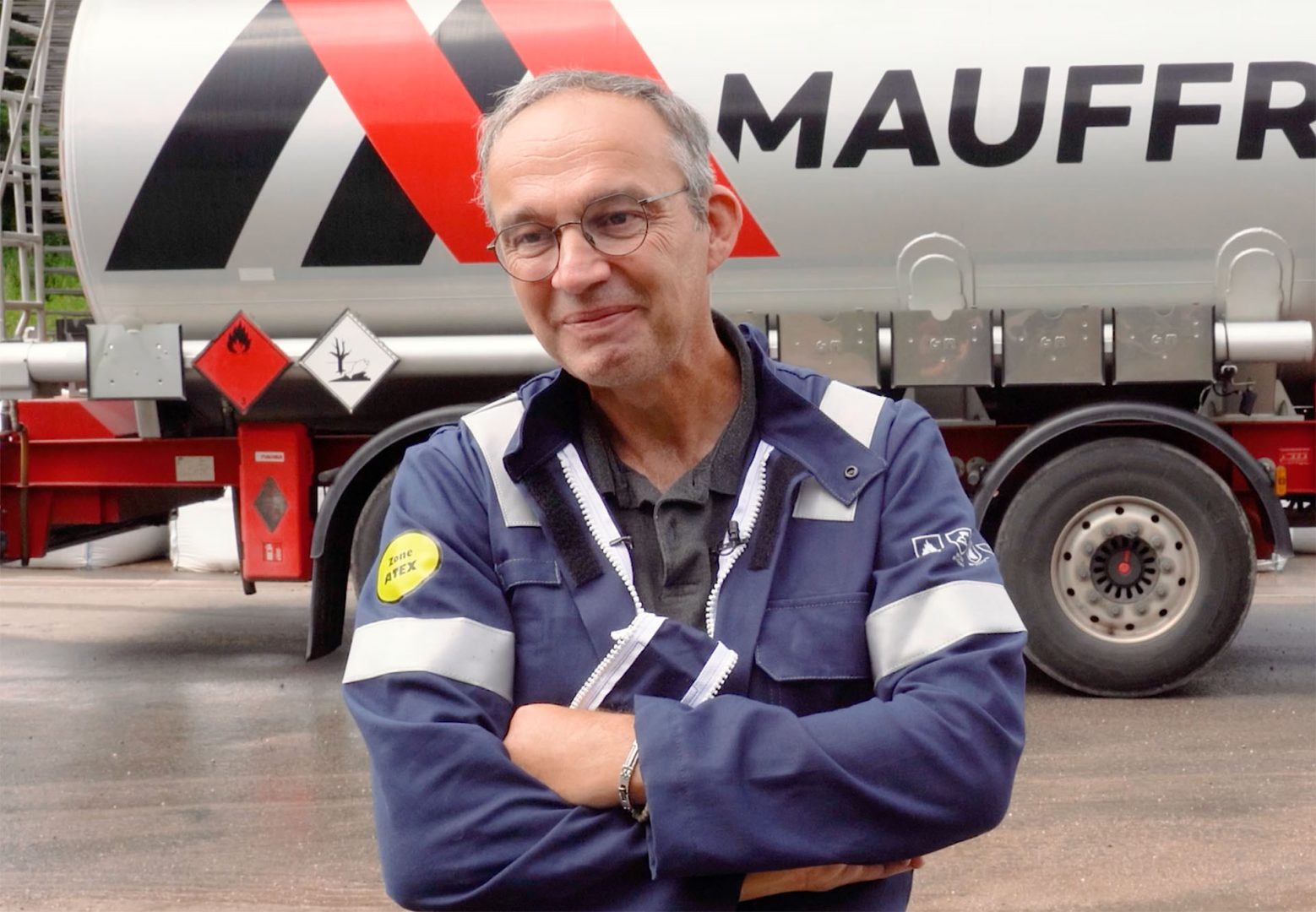 découvrez comment devenir chauffeur poids lourds et accéder à une carrière passionnante. formation, compétences requises, démarches administratives et conseils pratiques pour réussir dans ce métier vital du transport routier en france.