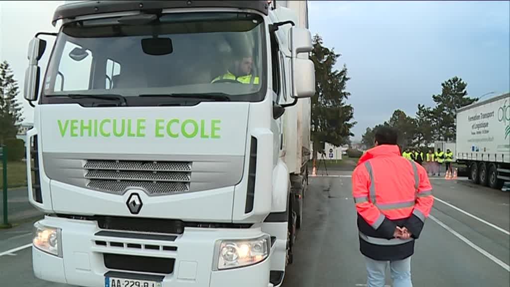 découvrez comment devenir chauffeur routier : les étapes, les formations et les conseils essentiels pour réussir dans ce métier passionnant qui offre liberté et aventure sur les routes.