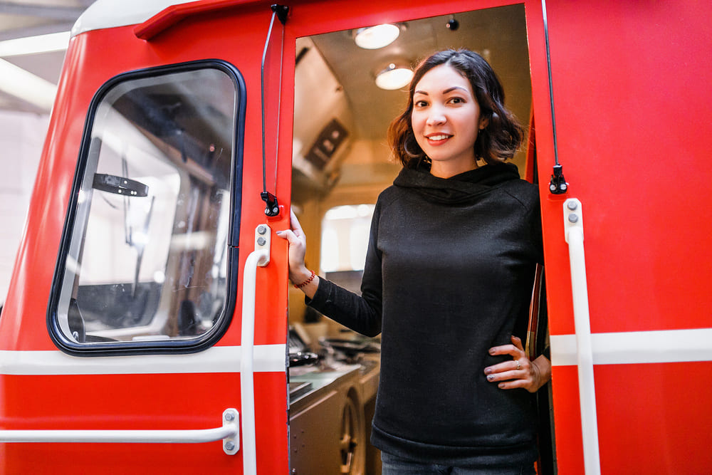 découvrez les étapes essentielles pour devenir conducteur, de l'obtention de votre permis de conduire à la maîtrise de la conduite en toute sécurité. apprenez les conseils et astuces pour réussir et gagner en confiance sur la route.