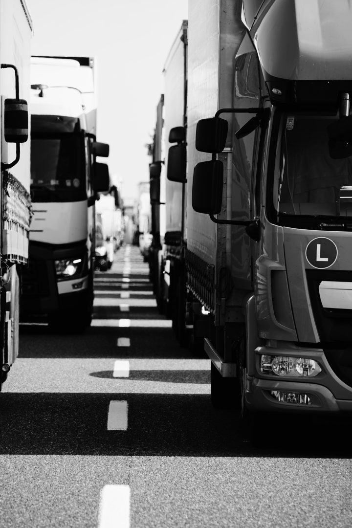 découvrez comment devenir transporteur et développer votre propre entreprise de transport. explorez les démarches nécessaires, les qualifications requises et les conseils pratiques pour réussir dans ce secteur en pleine expansion.