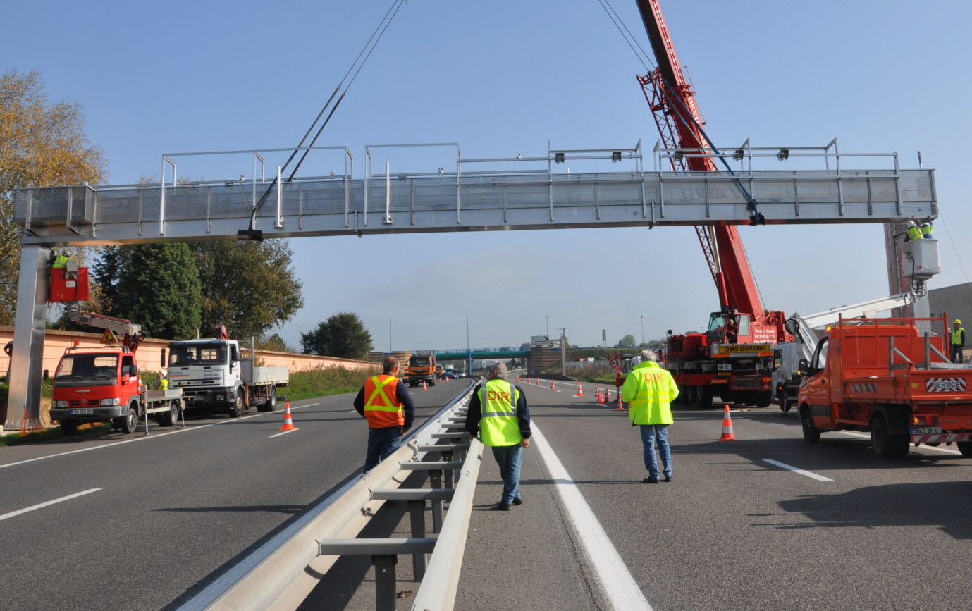 découvrez tout sur l'écotaxe transport : un dispositif visant à réduire l'impact environnemental des transports en favorisant des modes de transport durable. informez-vous sur son fonctionnement, ses enjeux et ses conséquences pour les entreprises et les usagers.