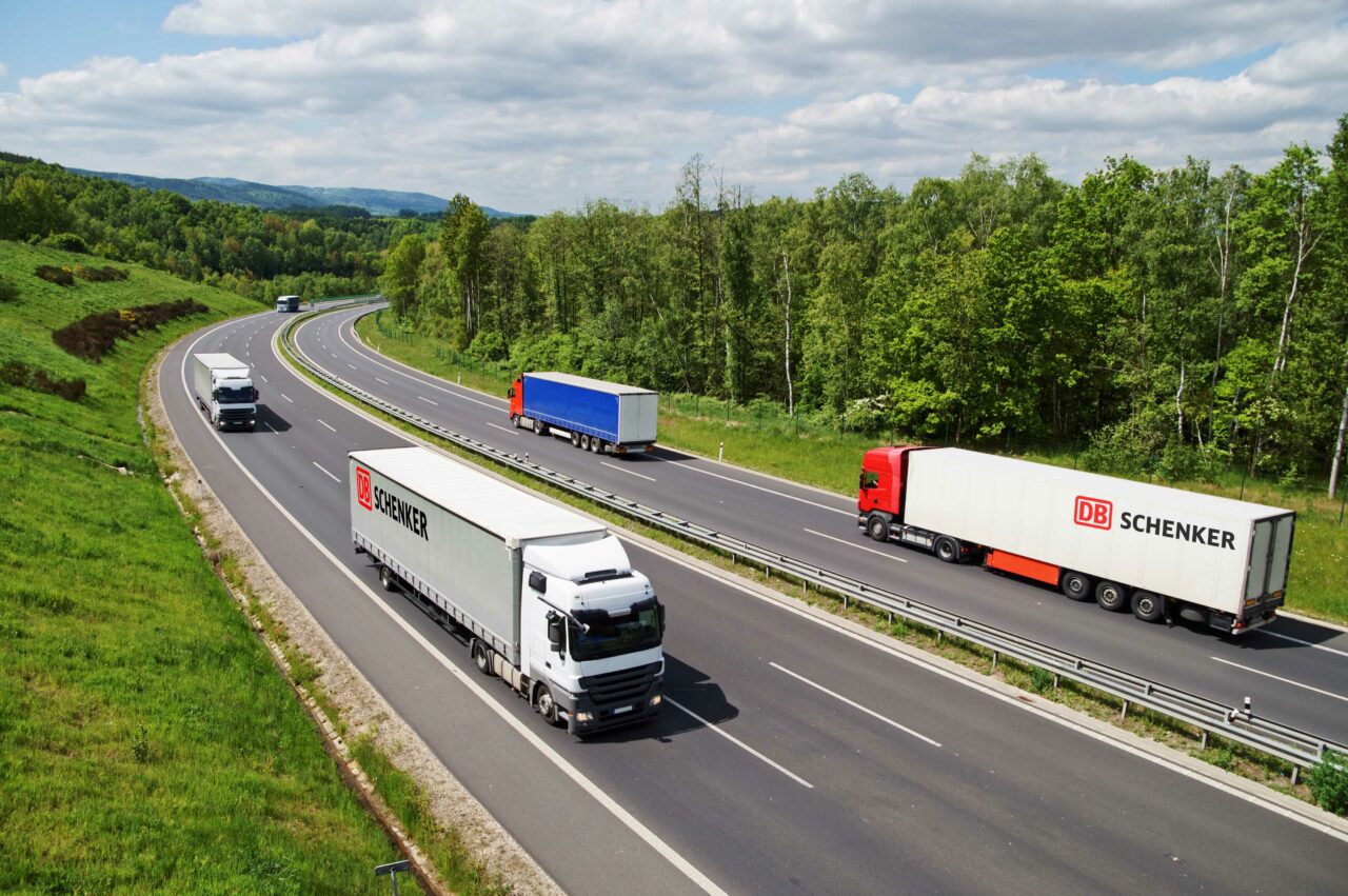 découvrez les enjeux cruciaux du transport routier, comprenant les défis environnementaux, économiques et sociaux, ainsi que les solutions innovantes pour un avenir durable et performant. plongez dans l'analyse des tendances et des stratégies pour optimiser la mobilité routière.