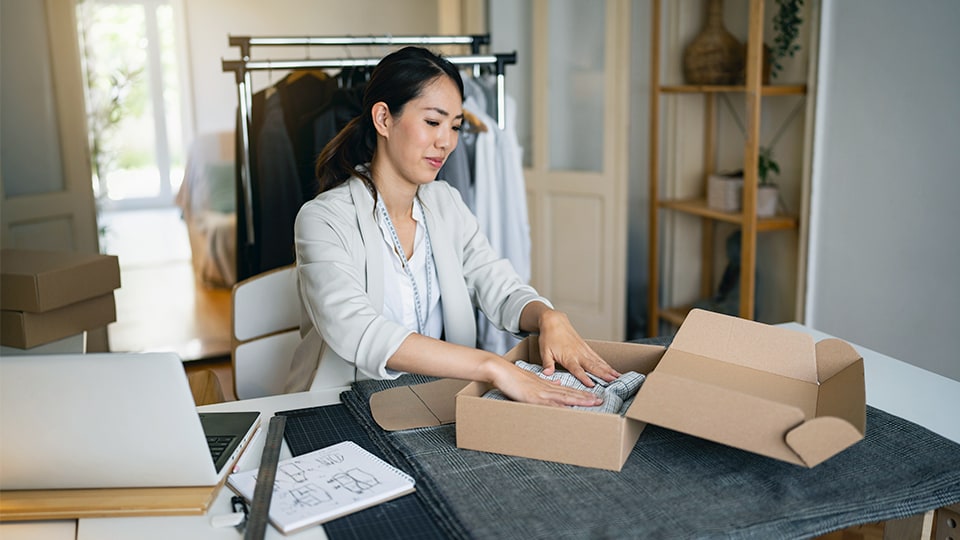 envoyez vos colis facilement avec ups. profitez d'un service rapide et fiable pour l'expédition nationale et internationale. suivez vos envois en temps réel et choisissez parmi une variété d'options adaptées à vos besoins.