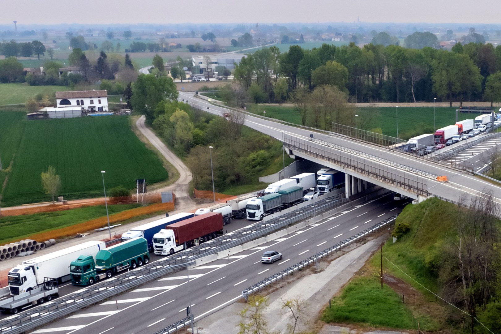 obtenez des estimations précises des coûts de transport routier pour optimiser vos budgets logistiques. comparez les tarifs, découvrez des conseils et trouvez des solutions adaptées à vos besoins.