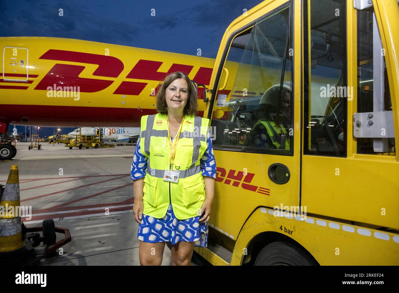 découvrez comment fonctionne dhl, le leader mondial de la logistique et du transport, et apprenez-en plus sur ses services de livraison, son réseau opérationnel et ses innovations pour garantir une expédition rapide et fiable.