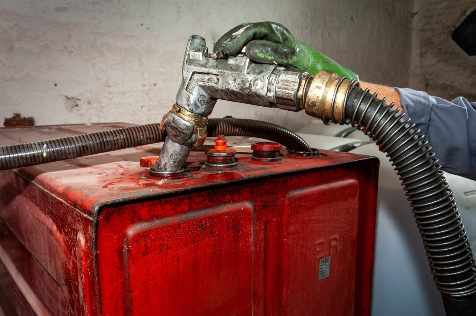 découvrez tout sur le gazole non routier : ses caractéristiques, ses usages spécifiques dans le secteur agricole et industriel, et son importance pour le respect des normes environnementales. informez-vous sur son impact et sa réglementation.