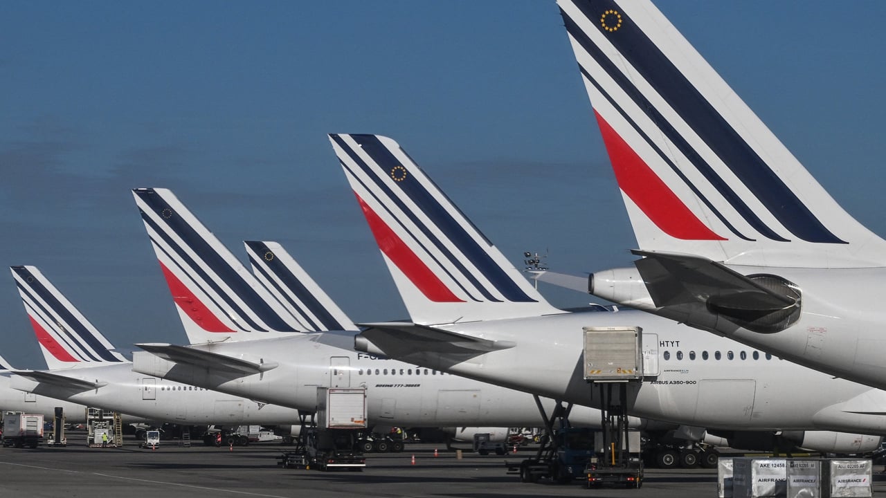 découvrez l'impact des fluctuations des prix sur le fret d'air france. analysez les facteurs influençant les tarifs, les conséquences pour les entreprises et les tendances du marché du transport aérien.