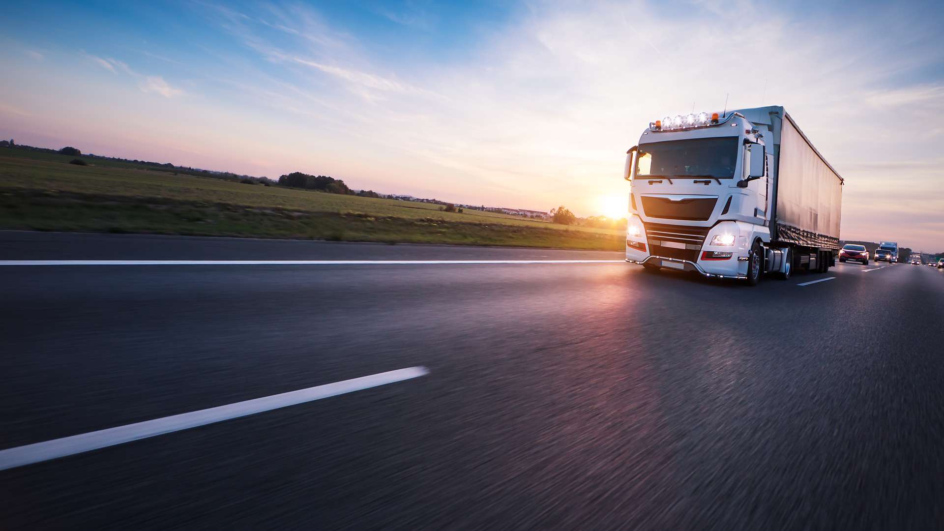 découvrez les enjeux du poids dans le transport routier : réglementation, impact sur la sécurité, et optimisations possibles pour un transport plus efficace.