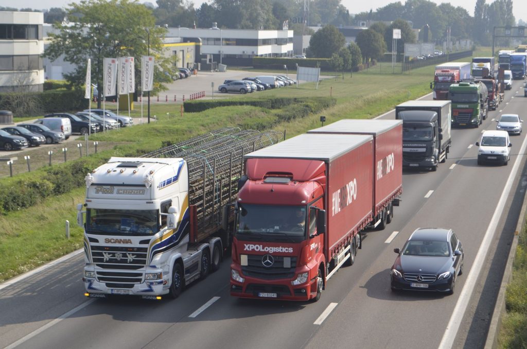 découvrez comment calculer le prix de revient transport pour optimiser vos coûts logistiques. apprenez à évaluer les frais de transport, les commissions et les dépenses associées afin d'améliorer la rentabilité de votre entreprise.