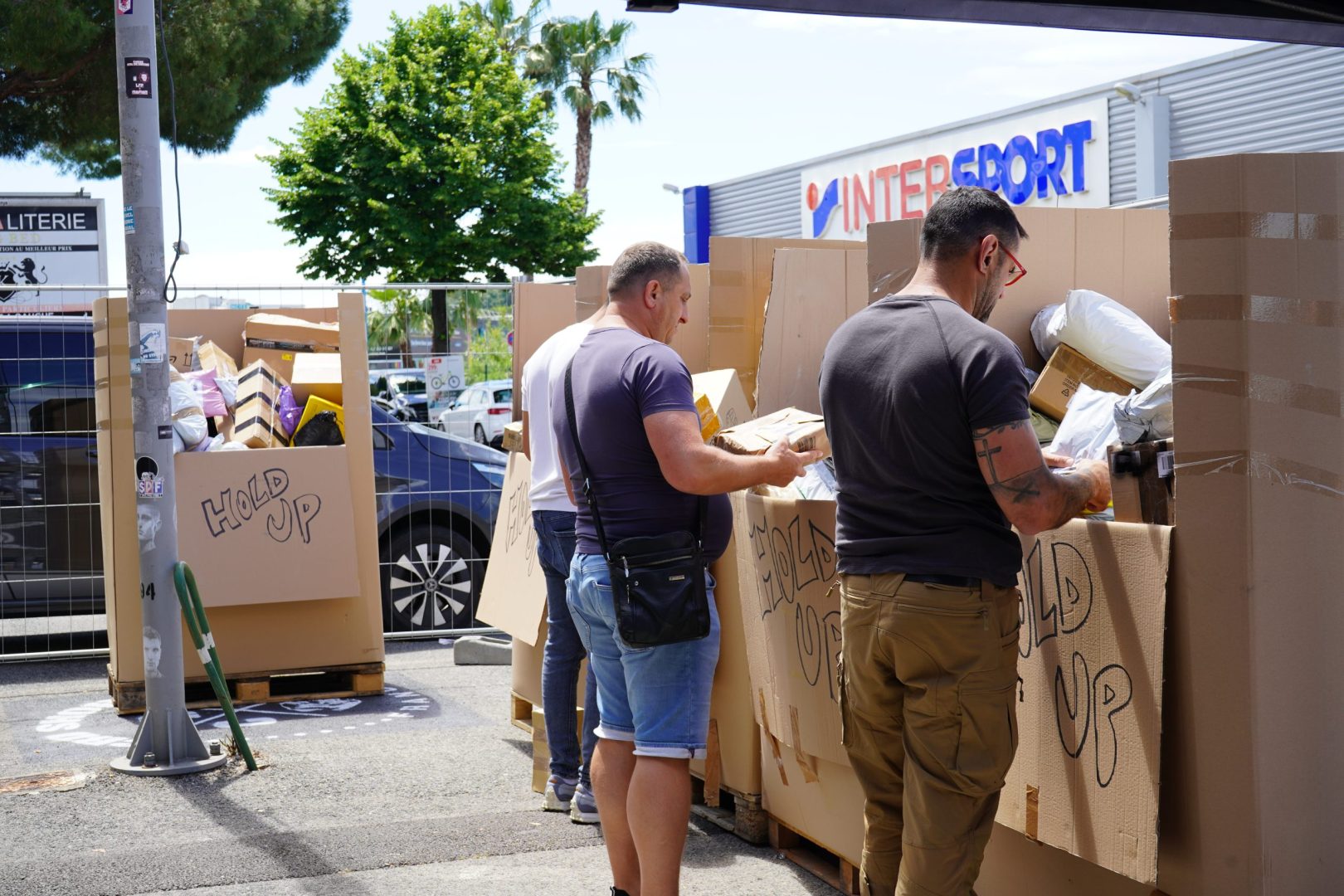 découvrez les différentes raisons pour lesquelles notre service de livraison se distingue. que ce soit la rapidité, la fiabilité ou l'attention portée aux détails, nous vous garantissons une expérience de livraison exceptionnelle adaptée à vos besoins.