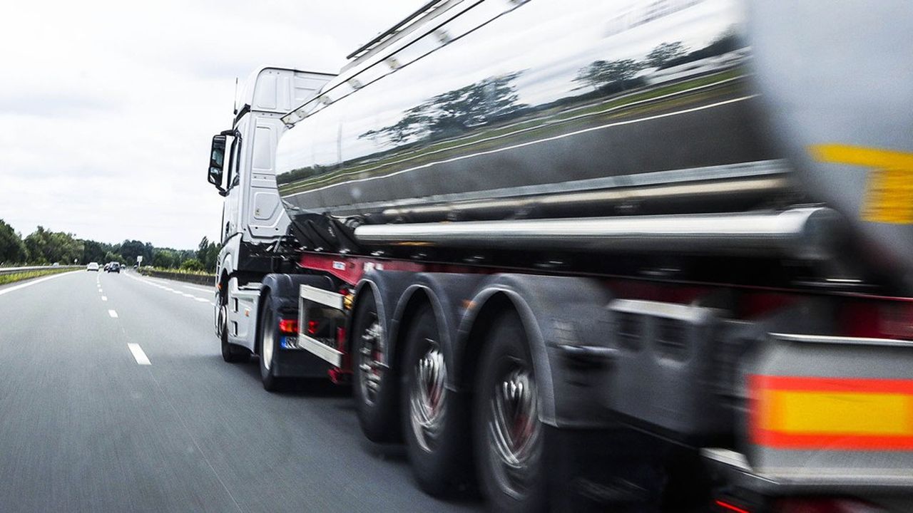 découvrez nos services de chauffeurs routiers professionnels, garantissant un transport sûr et fiable pour vos marchandises. bénéficiez de notre expertise et de notre réactivité pour tous vos besoins logistiques.