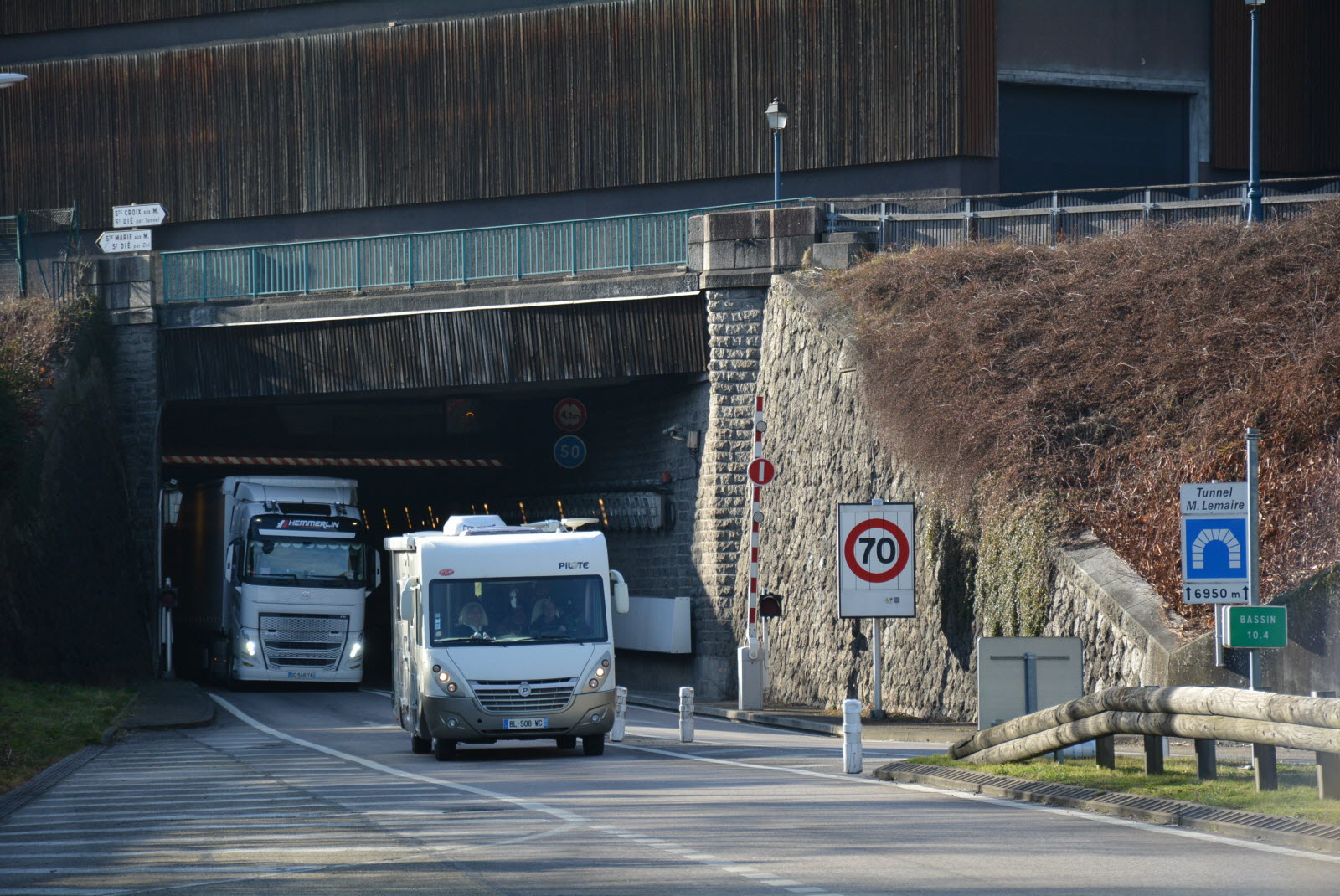 découvrez nos tarifs compétitifs pour le transport de poids lourds. obtenez des devis transparents et adaptés à vos besoins tout en garantissant un service de qualité pour vos marchandises. contactez-nous dès aujourd'hui pour plus d'informations!