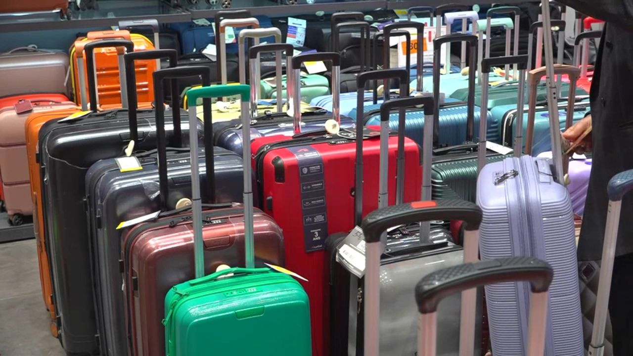 découvrez nos conseils pratiques pour un transport de bagages sans stress. apprenez à bien voyager avec vos effets personnels, à choisir le bon type de bagages et à optimiser votre espace pour un déplacement tout en sérénité.