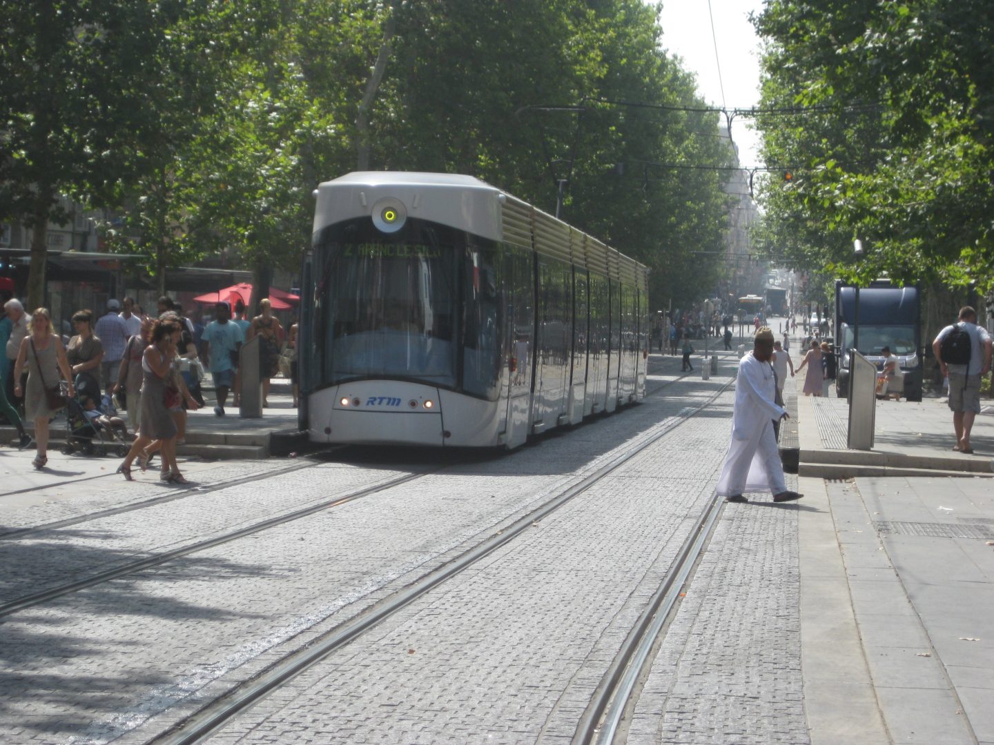 découvrez les meilleures options de transport entre montpellier et marseille. que ce soit en train, bus ou covoiturage, planifiez votre voyage en toute simplicité et profitez des paysages du sud de la france.