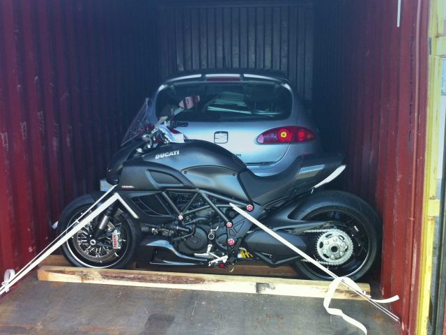 découvrez nos services de transport de moto lors de votre déménagement. profitez d'une solution sécurisée et fiable pour déplacer votre deux-roues en toute tranquillité, avec un suivi personnalisé et une assistance professionnelle.